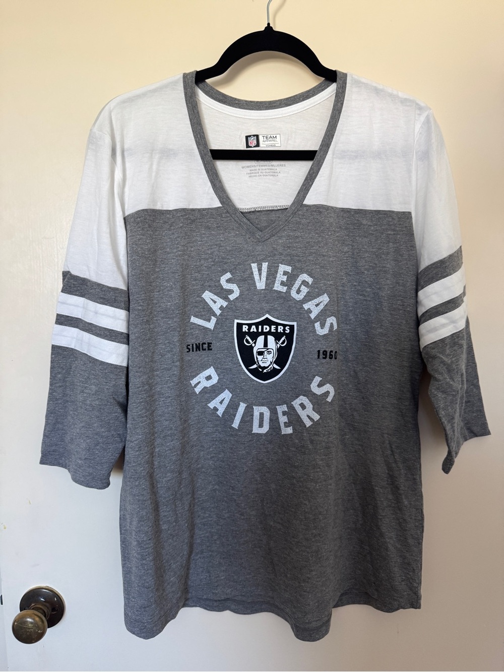 NFL Las Vegas Raiders 3/4 sleeve V-Neck in Grey & White size XL NWOT